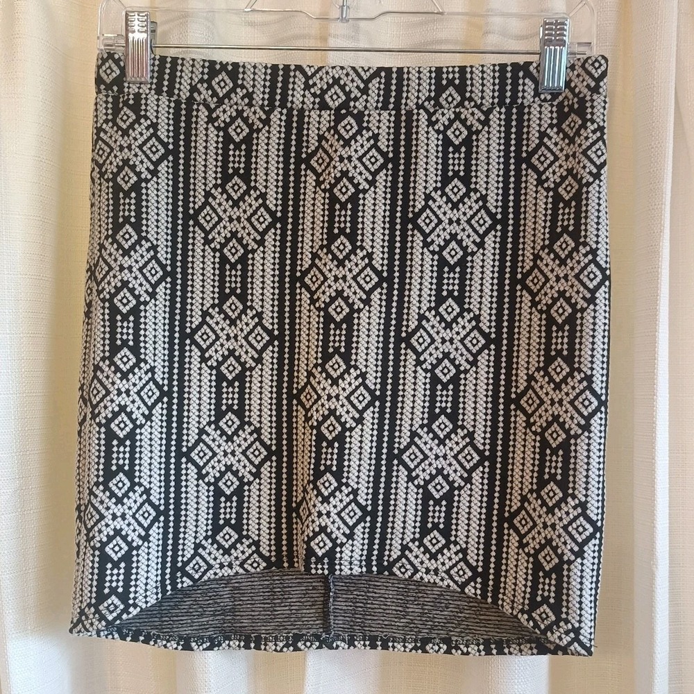 NWT Eight Sixty Black/White Patterned Mini Skirt Size S Made In USA